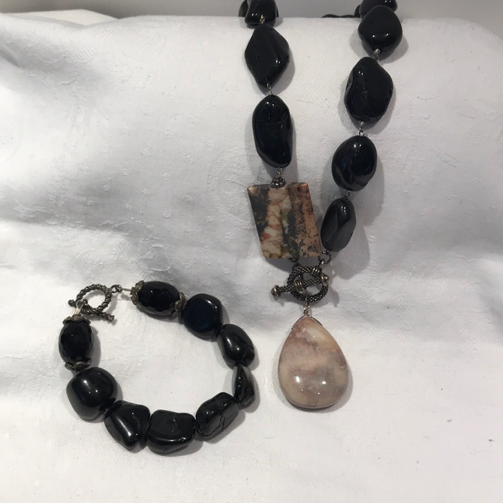 Matching natural Stone necklace/bracelet set.